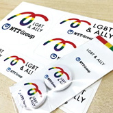 ALLYグッズ（缶バッジ・シール）の写真