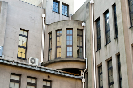 写真：門司電気通信レトロ館の裏側